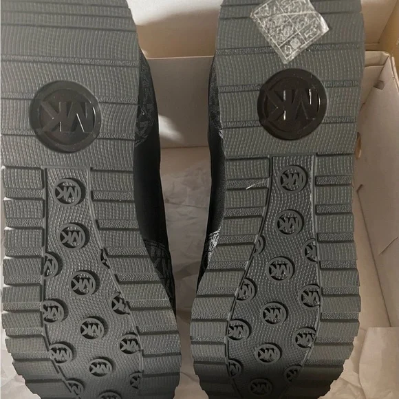 Michael Michael Kors Black/Silver Wilma Logo Trainer NEVER WORN - Picture 10 of 11